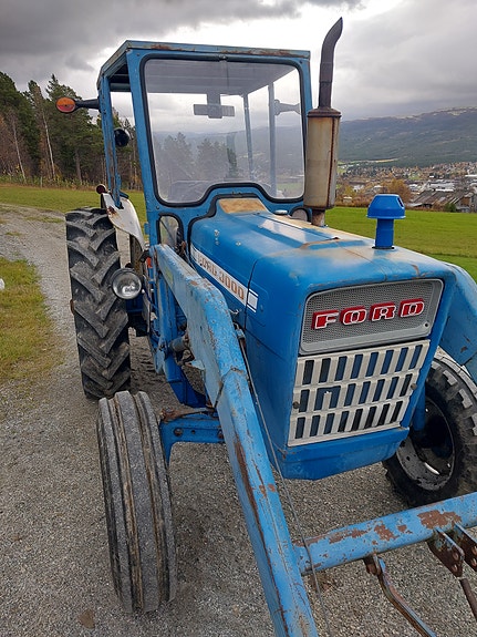 Ford 3000 2 of 7