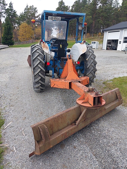 Ford 3000 4 of 7