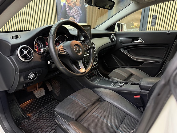 Mercedes-Benz CLA180 25 of 30