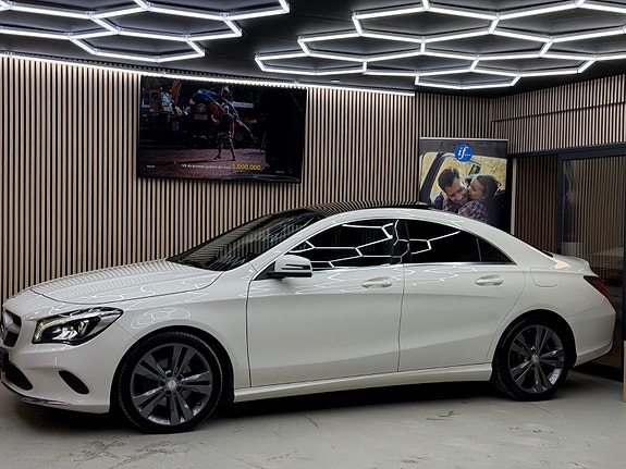 Mercedes-Benz CLA180 4 of 30