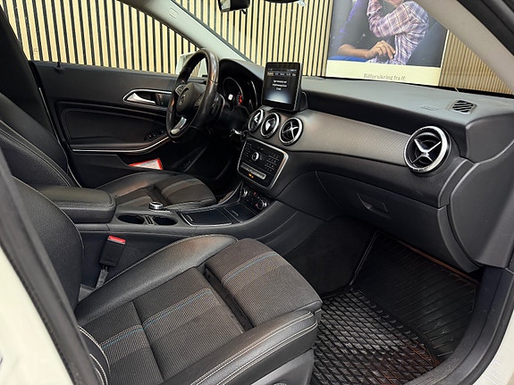 Mercedes-Benz CLA180 29 of 30