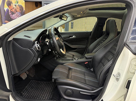 Mercedes-Benz CLA180 26 of 30