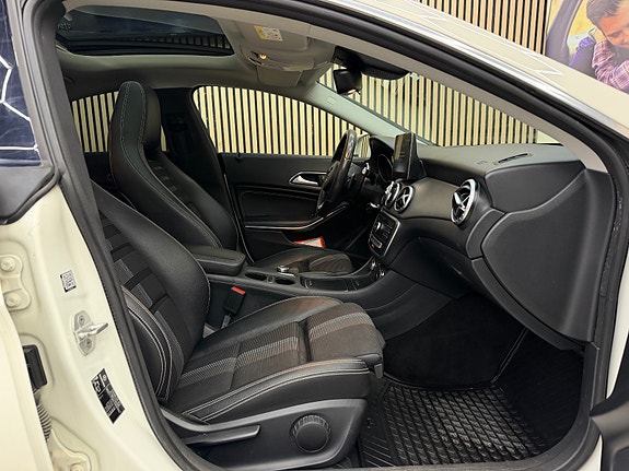 Mercedes-Benz CLA180 30 of 30