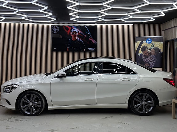Mercedes-Benz CLA180 5 of 30