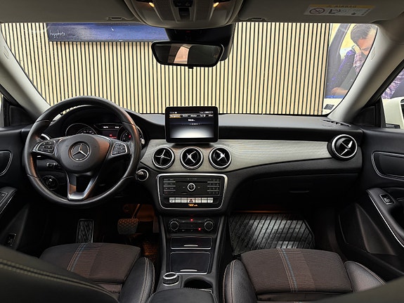 Mercedes-Benz CLA180 28 of 30