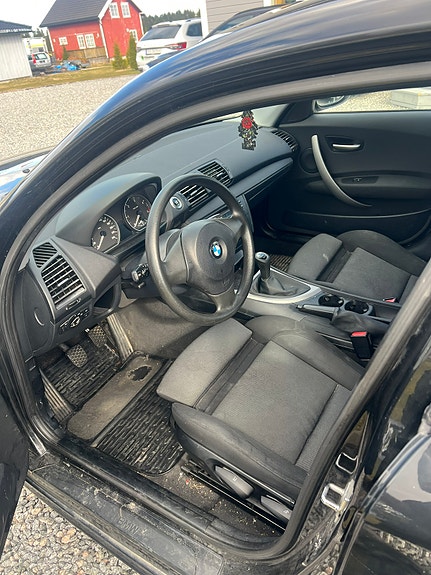 BMW 118d 5 of 6