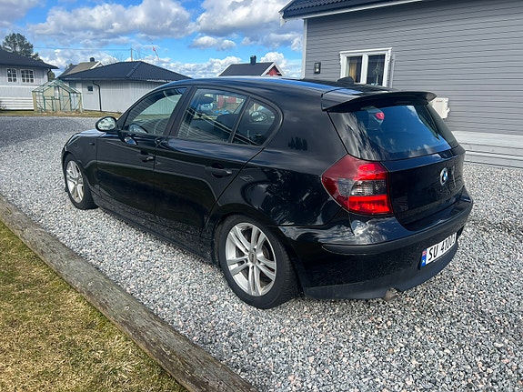 BMW 118d 2 of 6