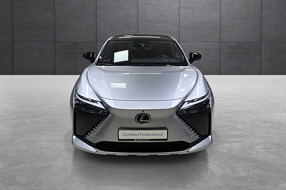Lexus RZ450e 8 of 25