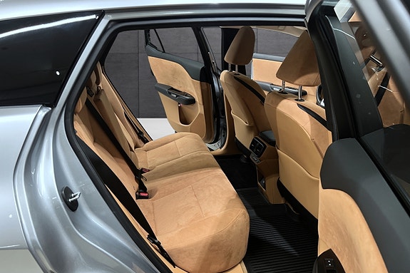 Lexus RZ450e 12 of 25