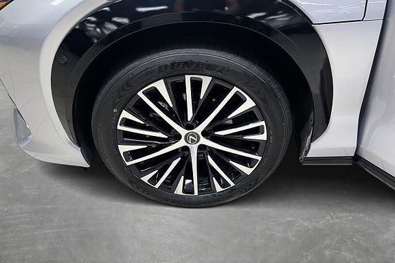 Lexus RZ450e 22 of 25