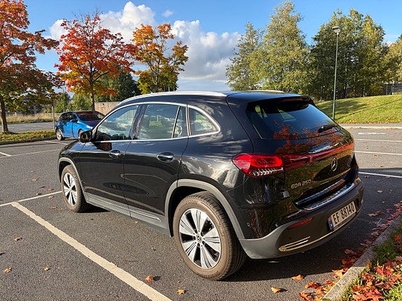 Mercedes-Benz EQA250 6 of 17