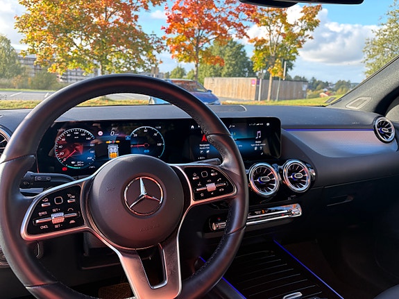 Mercedes-Benz EQA250 9 of 17