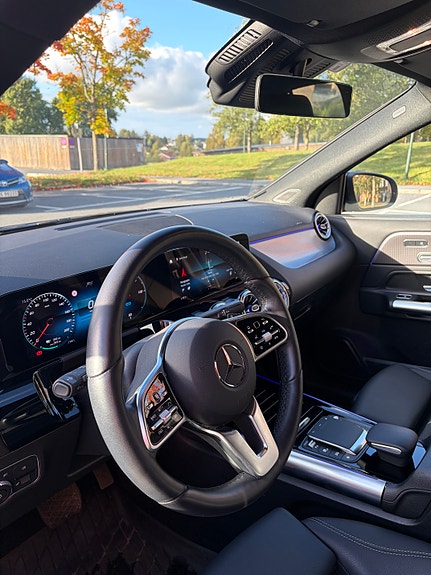 Mercedes-Benz EQA250 8 of 17
