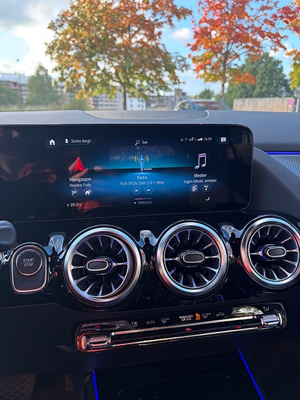 Mercedes-Benz EQA250 10 of 17