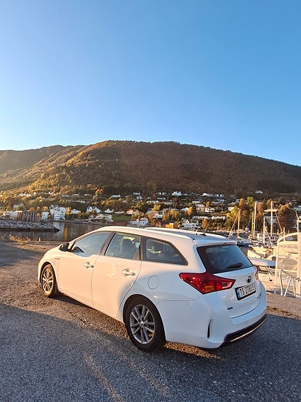 Toyota Auris 7 of 20
