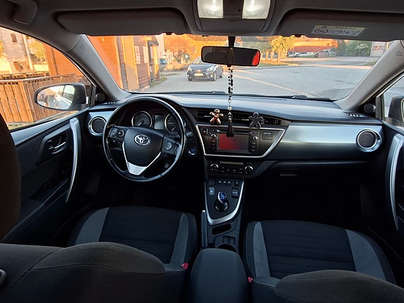 Toyota Auris 13 of 20