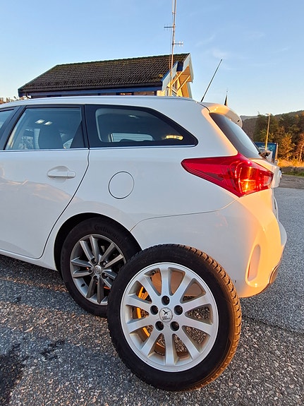 Toyota Auris 9 of 20