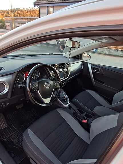 Toyota Auris 12 of 20