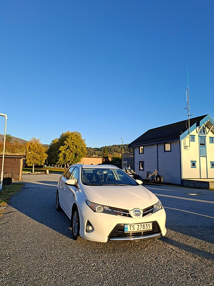 Toyota Auris 2 of 20
