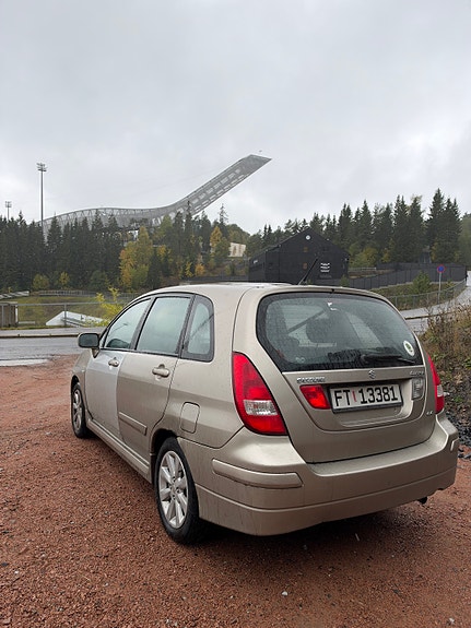 Suzuki Liana 2 of 10