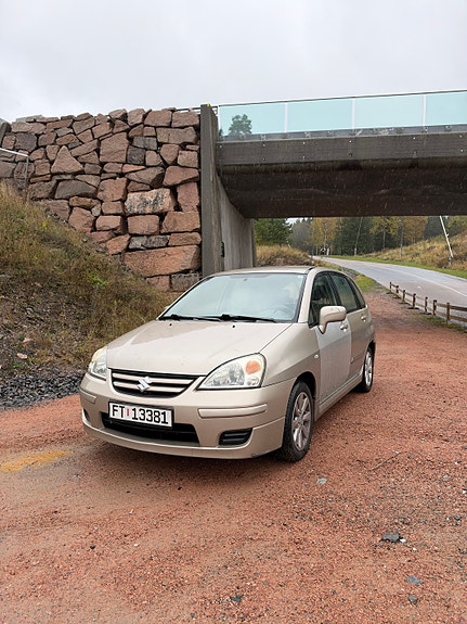 Suzuki Liana 4 of 10