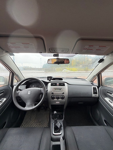 Suzuki Liana 10 of 10