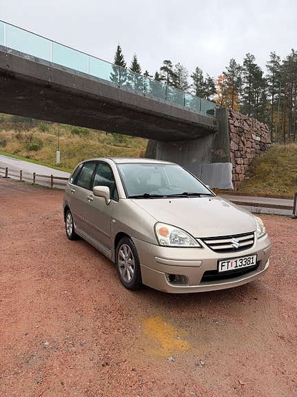 Suzuki Liana 3 of 10