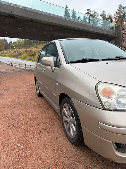 Suzuki Liana 6 of 10