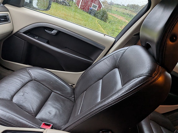Volvo XC70 14 of 30