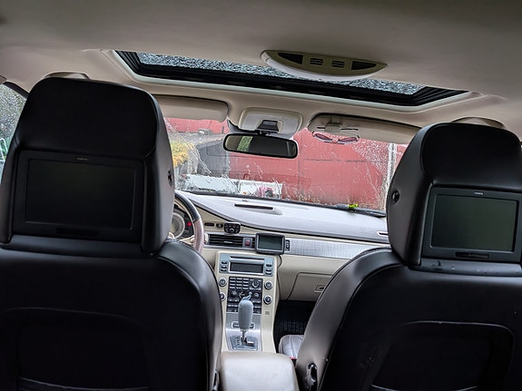 Volvo XC70 25 of 30