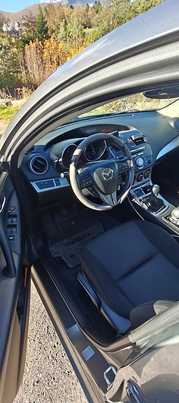 Mazda 3 5 of 9