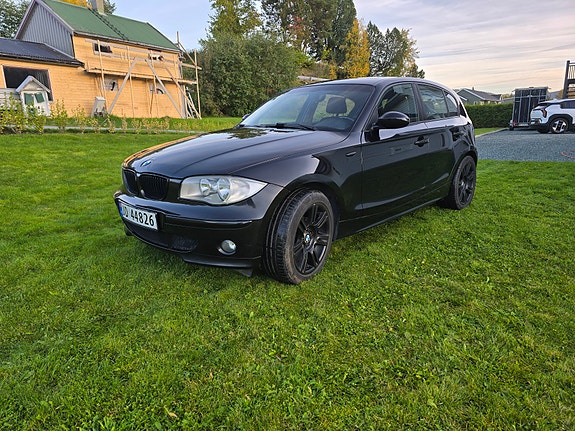 BMW 116i 2 of 12