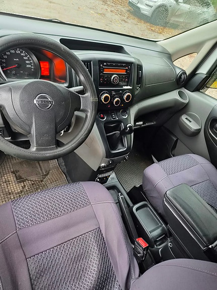 Nissan NV200 15 of 30