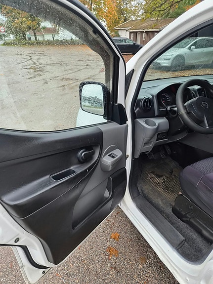 Nissan NV200 23 of 30