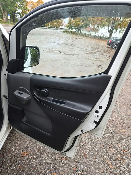 Nissan NV200 24 of 30