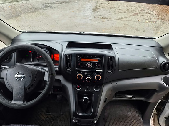Nissan NV200 14 of 30