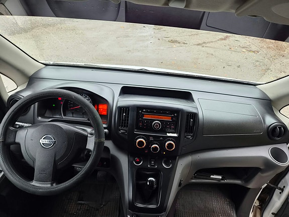 Nissan NV200 13 of 30