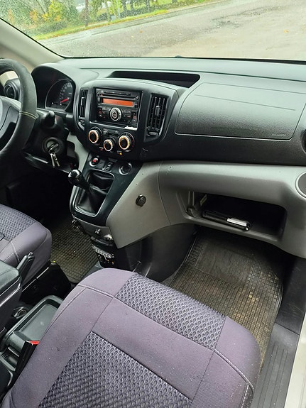 Nissan NV200 16 of 30