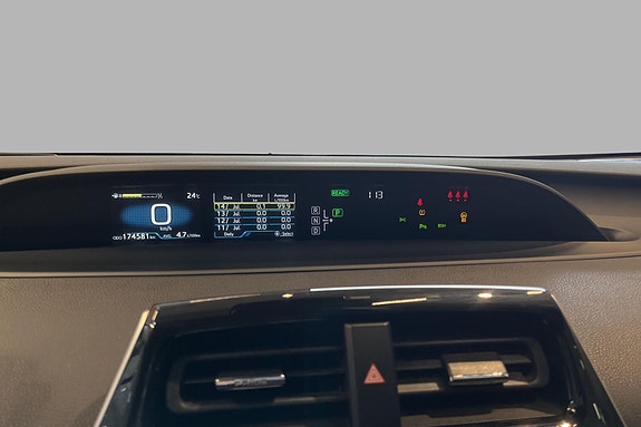 Toyota Prius 12 of 19
