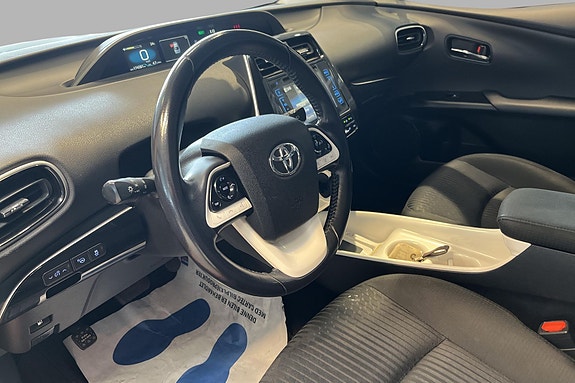 Toyota Prius 10 of 19
