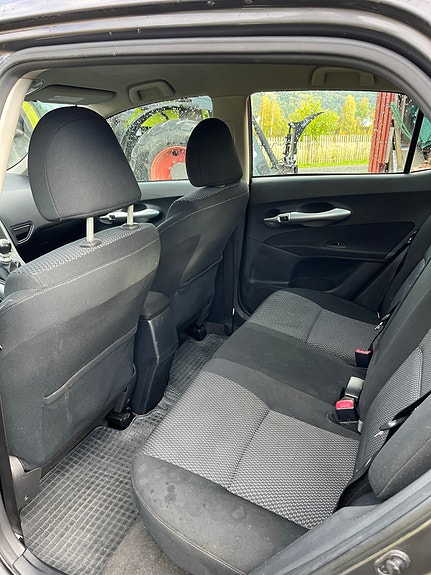 Toyota Auris 6 of 20