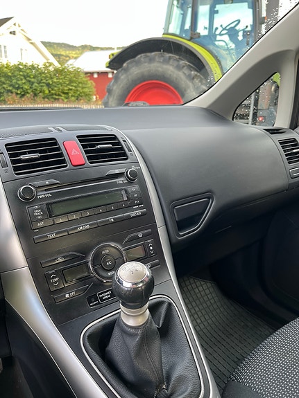 Toyota Auris 9 of 20