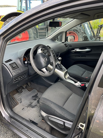 Toyota Auris 7 of 20