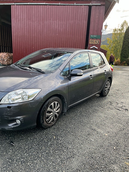 Toyota Auris 2 of 20