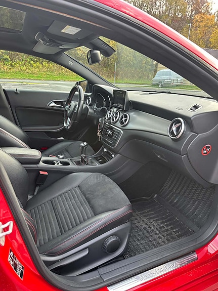 Mercedes-Benz CLA180 8 of 11