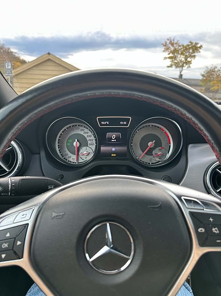 Mercedes-Benz CLA180 6 of 11