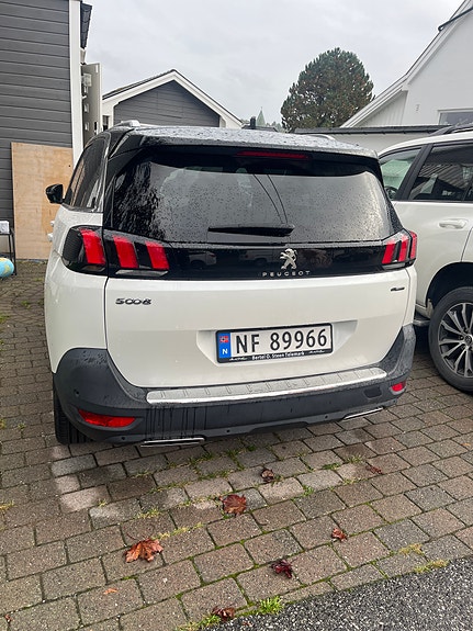 Peugeot 5008 2 of 7