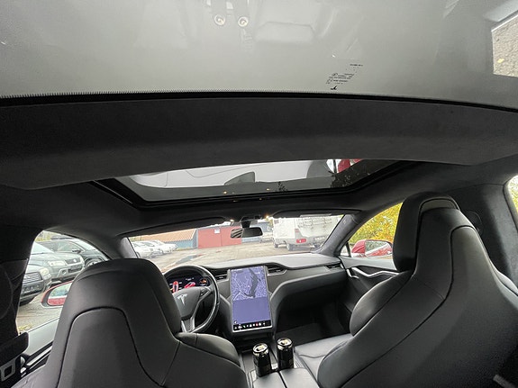 Tesla Model S 17 of 28