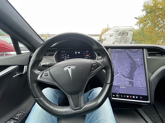 Tesla Model S 13 of 28