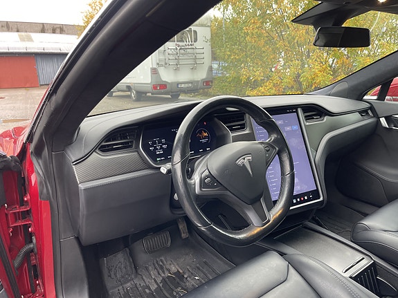 Tesla Model S 14 of 28